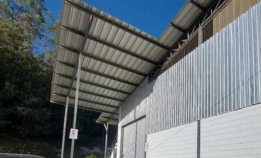 Complejo de Naves Bodegas Industriales de arriendo en Tarqui a 30 minutos de cuenca sector redondel Cumbe Tarqui Complejo industrial