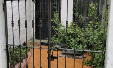 Casa en venta en Barrio Centenario, sur de Guayaqui en la Av. Vicente Trujillo.