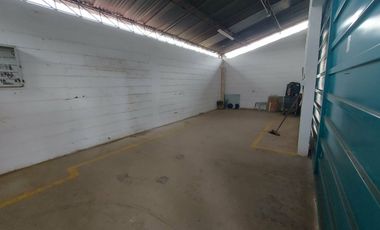bodega taller terreno lote de arriendo alquiler en cuenca ecuador monay baguanchi ideal para almacenaje o taller mecánico