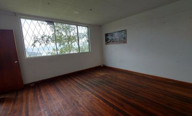 bodega taller terreno lote de arriendo alquiler en cuenca ecuador monay baguanchi ideal para almacenaje o taller mecánico
