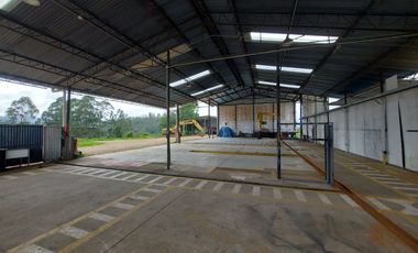 bodega taller terreno lote de arriendo alquiler en cuenca ecuador monay baguanchi ideal para almacenaje o taller mecánico