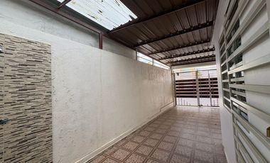 Se alquila apartamento dos habitaciones cerca del mar