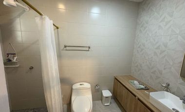 Se alquila apartamento dos habitaciones cerca del mar