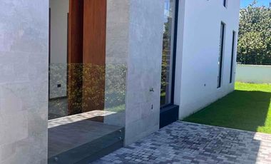 Casa por estrenar Tumbaco 3 dormitorios