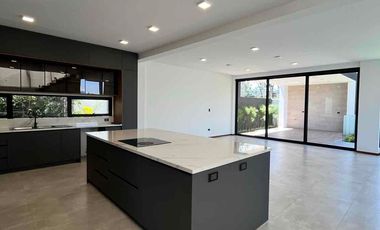 Casa por estrenar Tumbaco 3 dormitorios