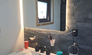 Oportunidad de Inversión en Valdivia: Casa Mediterránea + 4 Cabañas Amobladas