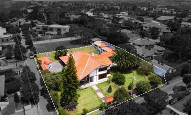 CASA EXCLUSIVA EN VENTA PORTAL DE CUMBAYÁ (SECTOR CUMBAYÁ)