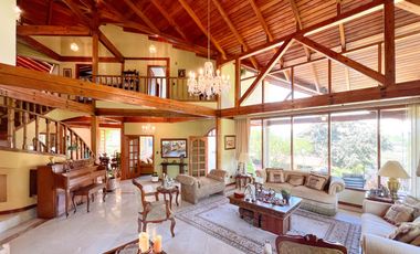 CASA EXCLUSIVA EN VENTA PORTAL DE CUMBAYÁ (SECTOR CUMBAYÁ)