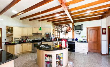 CASA EXCLUSIVA EN VENTA PORTAL DE CUMBAYÁ (SECTOR CUMBAYÁ)