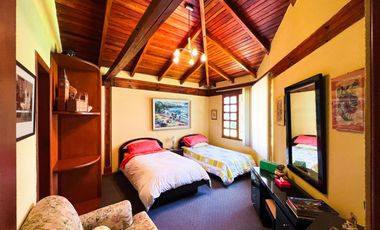 CASA EXCLUSIVA EN VENTA PORTAL DE CUMBAYÁ (SECTOR CUMBAYÁ)