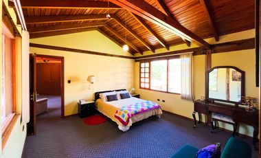 CASA EXCLUSIVA EN VENTA PORTAL DE CUMBAYÁ (SECTOR CUMBAYÁ)
