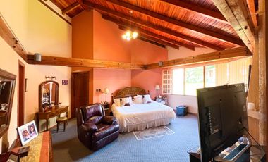 CASA EXCLUSIVA EN VENTA PORTAL DE CUMBAYÁ (SECTOR CUMBAYÁ)