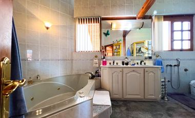 CASA EXCLUSIVA EN VENTA PORTAL DE CUMBAYÁ (SECTOR CUMBAYÁ)