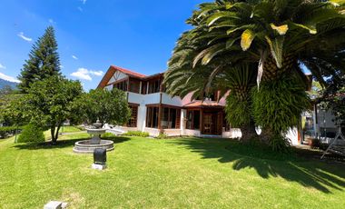 CASA EXCLUSIVA EN VENTA PORTAL DE CUMBAYÁ (SECTOR CUMBAYÁ)