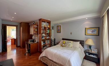 CASA EN VENTA PORTAL DE EL SOL (SECTOR CUMBAYÁ)