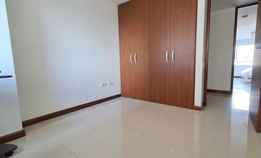 VENTA  DE APARTAMENTO EN ENVIGADO CON AMPLIOS ESPACIOS Y UNIDAD COMPLETA