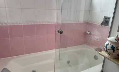 VENTA  DE APARTAMENTO EN ENVIGADO CON AMPLIOS ESPACIOS Y UNIDAD COMPLETA