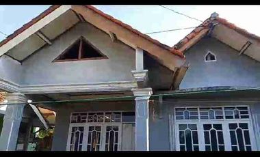 Rumah Dekat Mesjid Wisata Religi, Darangdan, Purwakarta.