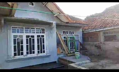 Rumah Dekat Mesjid Wisata Religi, Darangdan, Purwakarta.