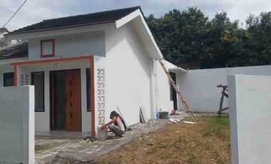 Rumah Nyaman di Hook di Cluster Azalea, Citra Indah City