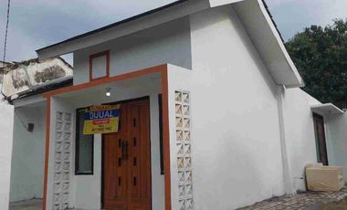 Rumah Nyaman di Hook di Cluster Azalea, Citra Indah City