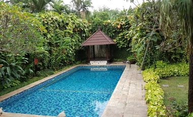 5 Bedroom Tropical House in Pejaten Barat