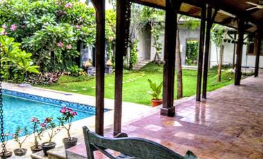 5 Bedroom Tropical House in Pejaten Barat