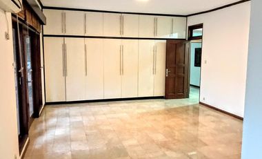 5 Bedroom Tropical House in Pejaten Barat