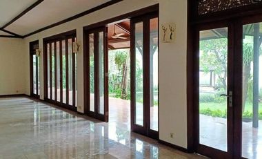 5 Bedroom Tropical House in Pejaten Barat