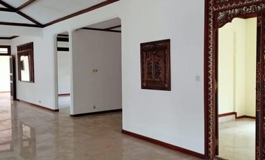 5 Bedroom Tropical House in Pejaten Barat
