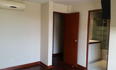 OCASION, LINDA CASA en SURCO 2 PISOS.