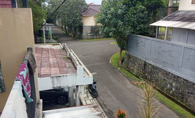 Dijual Rumah di Depok 2 Kamar Tidur Ada Halaman Atas Luas Harga 700jt Nego Strategis Dekat Tol & Fasilitas Umum