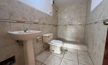 ✨ALQUILO LINDA CASA DE 4 PISOS, REMODELADA A MEDIA CUADRA DEL PARQUE “LOMA AMARILLA” Y DE LA MUNICIPALIDAD DE SURCO
