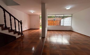 ✨ALQUILO LINDA CASA DE 4 PISOS, REMODELADA A MEDIA CUADRA DEL PARQUE “LOMA AMARILLA” Y DE LA MUNICIPALIDAD DE SURCO