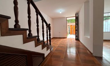 ✨ALQUILO LINDA CASA DE 4 PISOS, REMODELADA A MEDIA CUADRA DEL PARQUE “LOMA AMARILLA” Y DE LA MUNICIPALIDAD DE SURCO