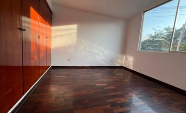 ✨ALQUILO LINDA CASA DE 4 PISOS, REMODELADA A MEDIA CUADRA DEL PARQUE “LOMA AMARILLA” Y DE LA MUNICIPALIDAD DE SURCO