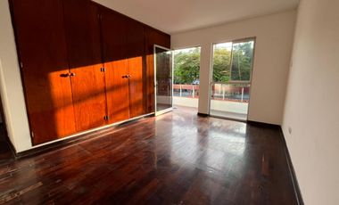 ✨ALQUILO LINDA CASA DE 4 PISOS, REMODELADA A MEDIA CUADRA DEL PARQUE “LOMA AMARILLA” Y DE LA MUNICIPALIDAD DE SURCO