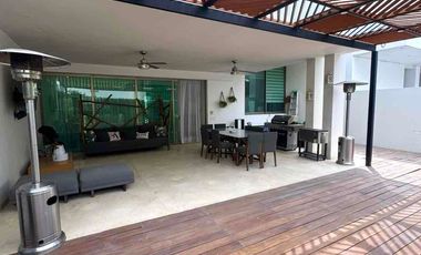 Casa de Lujo Amueblada en Renta en Valle Real