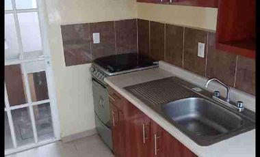 Se renta casa con estacionamiento techado en fraccionamiento villas del campo, Calimaya, Estado de México