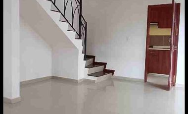 Se renta casa con estacionamiento techado en fraccionamiento villas del campo, Calimaya, Estado de México
