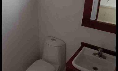 Se renta casa con estacionamiento techado en fraccionamiento villas del campo, Calimaya, Estado de México