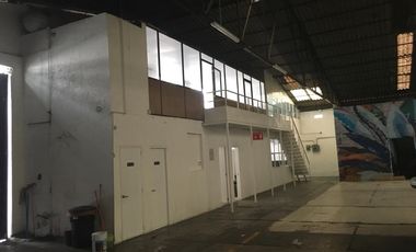 Bodegas y Locales en Av. Sor Juana, Tlalnepantla Centro en Esquina o Cabeza de Manzana