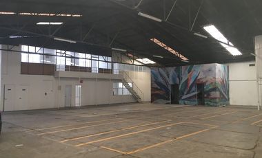 Bodegas y Locales en Av. Sor Juana, Tlalnepantla Centro en Esquina o Cabeza de Manzana