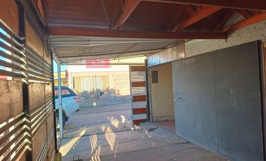 Se arrienda casa esquina en Villa Carlos González A 0895-C-350-S-GR