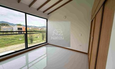 Casa Unifamiliar para estrenar en urbanización abierta La Ceja, excelente ubicación