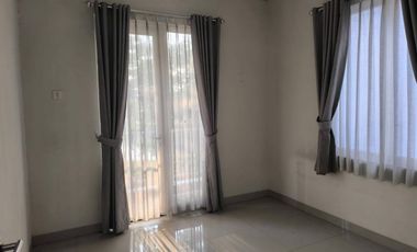 MURAH !!! Luas 138m Samping Danau Di Cluster Lavesh Harapan indah