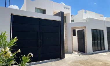 CASA CON LOCAL EN AVENIDA EN LAS AMÉRICAS III, MÉRIDA.