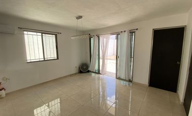 CASA CON LOCAL EN AVENIDA EN LAS AMÉRICAS III, MÉRIDA.