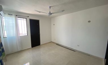 CASA CON LOCAL EN AVENIDA EN LAS AMÉRICAS III, MÉRIDA.