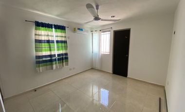 CASA CON LOCAL EN AVENIDA EN LAS AMÉRICAS III, MÉRIDA.